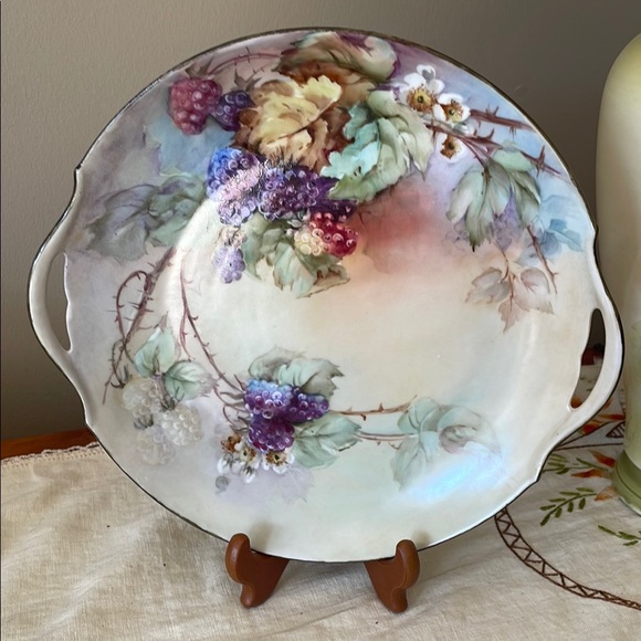 Floral Ceramic Plate with Grapes Design vintage piece - Picture 1 of 3